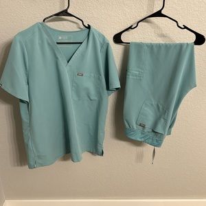 FIGS Teal Green V-neck Scrub Top and Pants Set